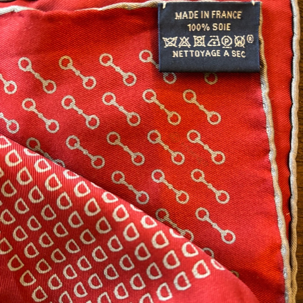 HERMÈS Paris Red Silk Scarf Gavroche 16” Horseshoe Equestrian Print Rolled Edges - Picture 4 of 16